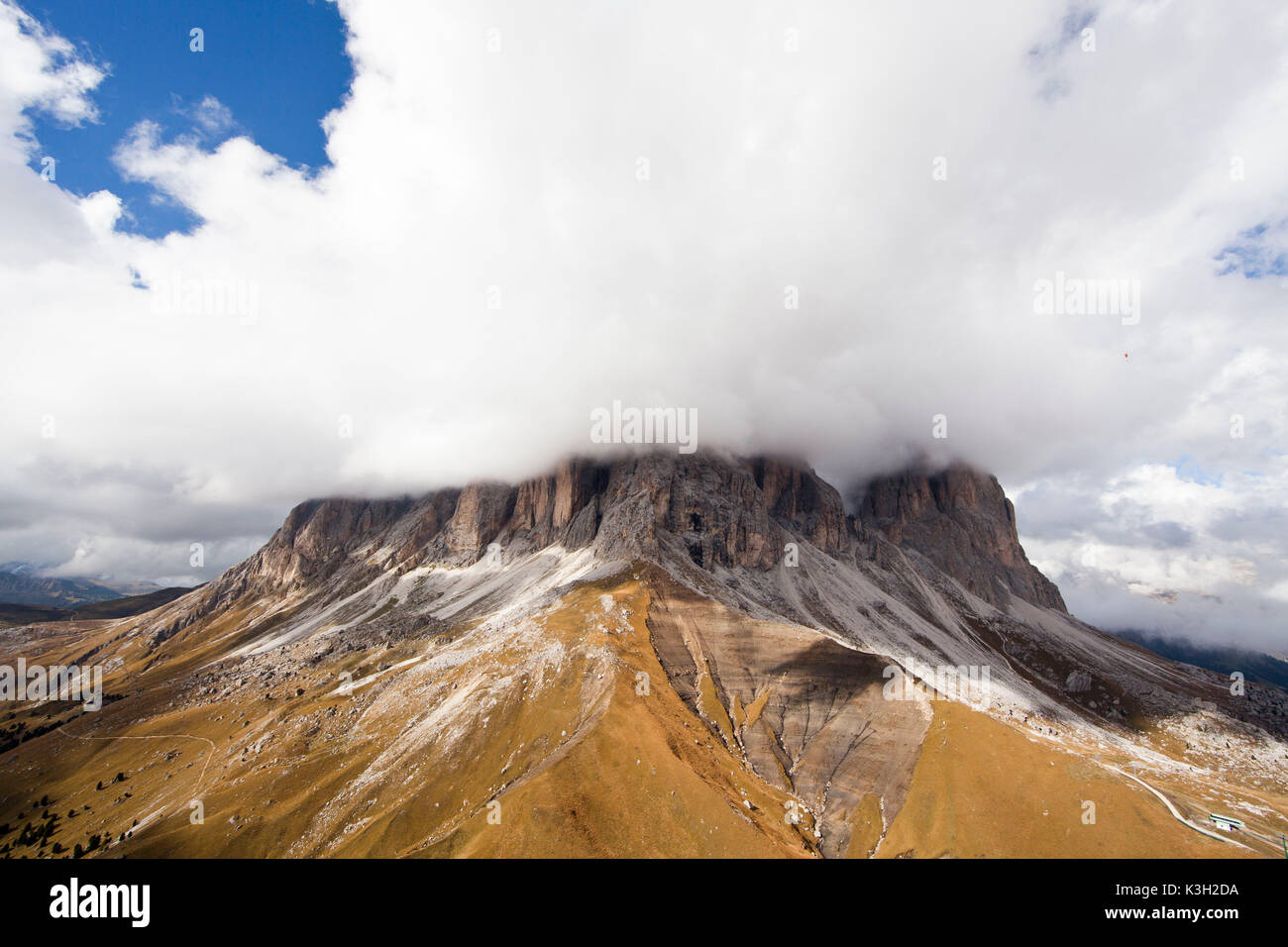 Langkofelgruppe, die Dolomiten, Luftbild, Sellapass, schöne Wolken, Trentino, Italien Stockfoto