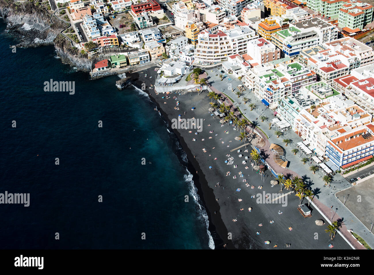 Puerto de Naos, Atlantikküste, Vulkan Strand, Strand, Promenade in der Nähe Zentrum, Luftbild, Insel La Palma, Kanaren, Spanien Stockfoto