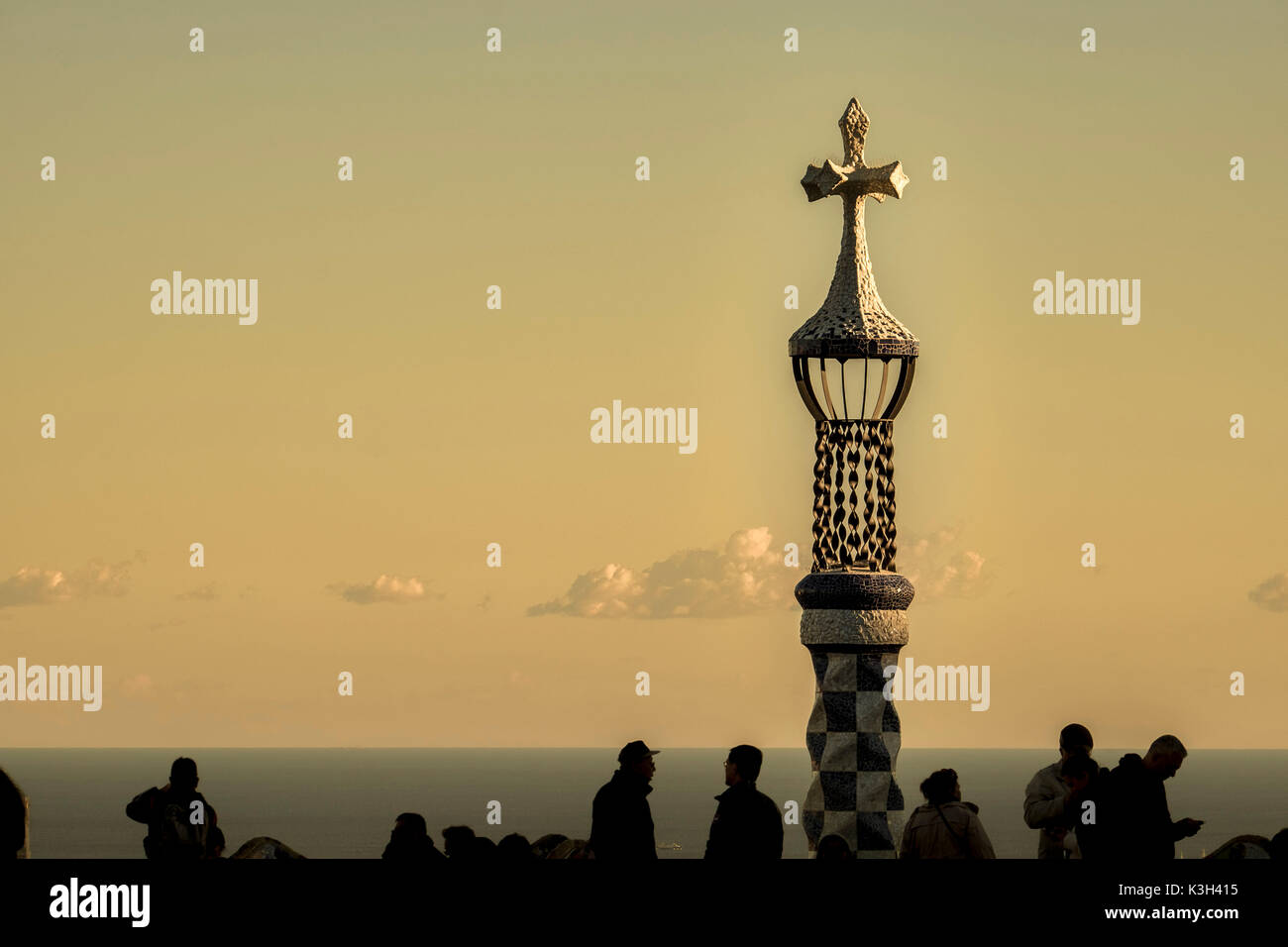 Park Güell. Gartenanlage mit architektonischen Elementen auf dem Hügel von El Carmel gelegen. Von der katalanischen Architekten Antoni Gaudí entworfen und in den Jahren 1900 bis 1914 gebaut. UNESCO-Welterbe. Stadtteil Gràcia in Barcelona. Katalonien, Spanien Stockfoto