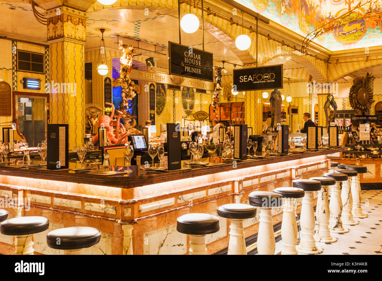 England London Knightsbridge Harrods Food Hall Stockfotografie Alamy