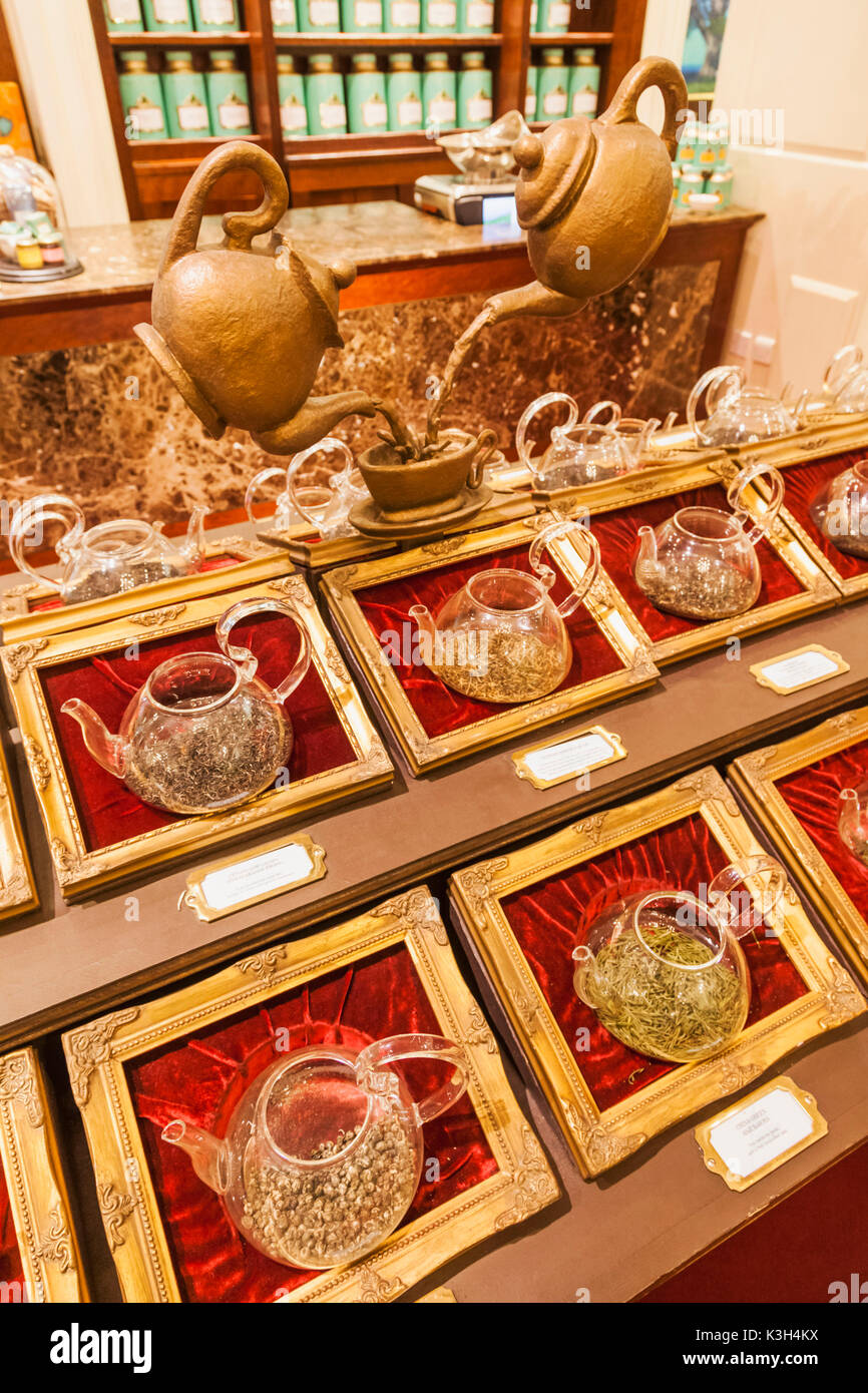 England, London, Piccadilly, "Fortnum & Mason' Speichern, Anzeigen von Tees Stockfoto England, London, Piccadilly, "Fortnum & Mason' Speichern, Anzeigen von Tees Stockfoto
