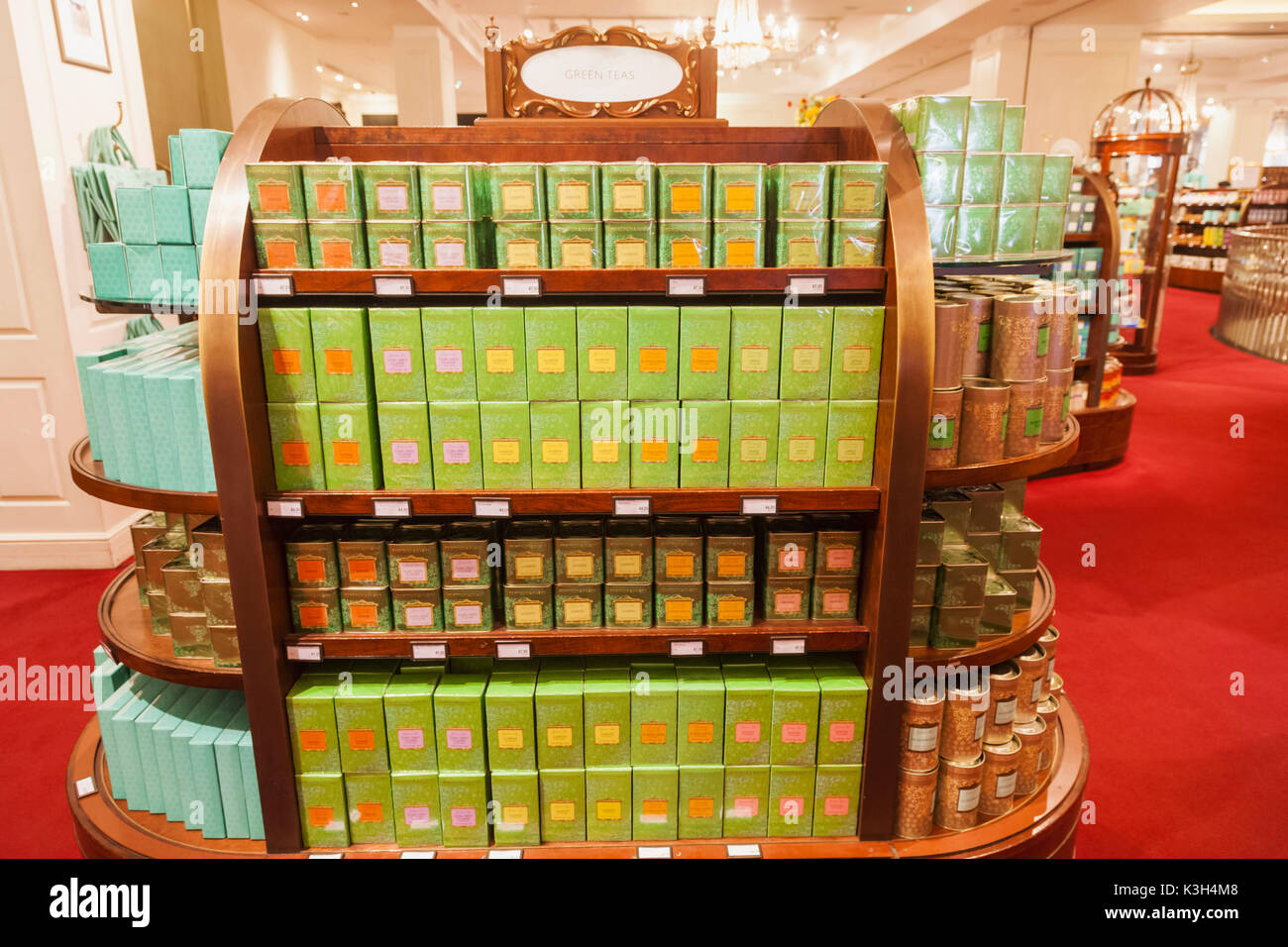 England, London, Piccadilly, "Fortnum & Mason' Speichern, Anzeigen von verpackten Grüner Tee Stockfoto England, London, Piccadilly, "Fortnum & Mason' Speichern, Anzeigen von verpackten Grüner Tee Stockfoto