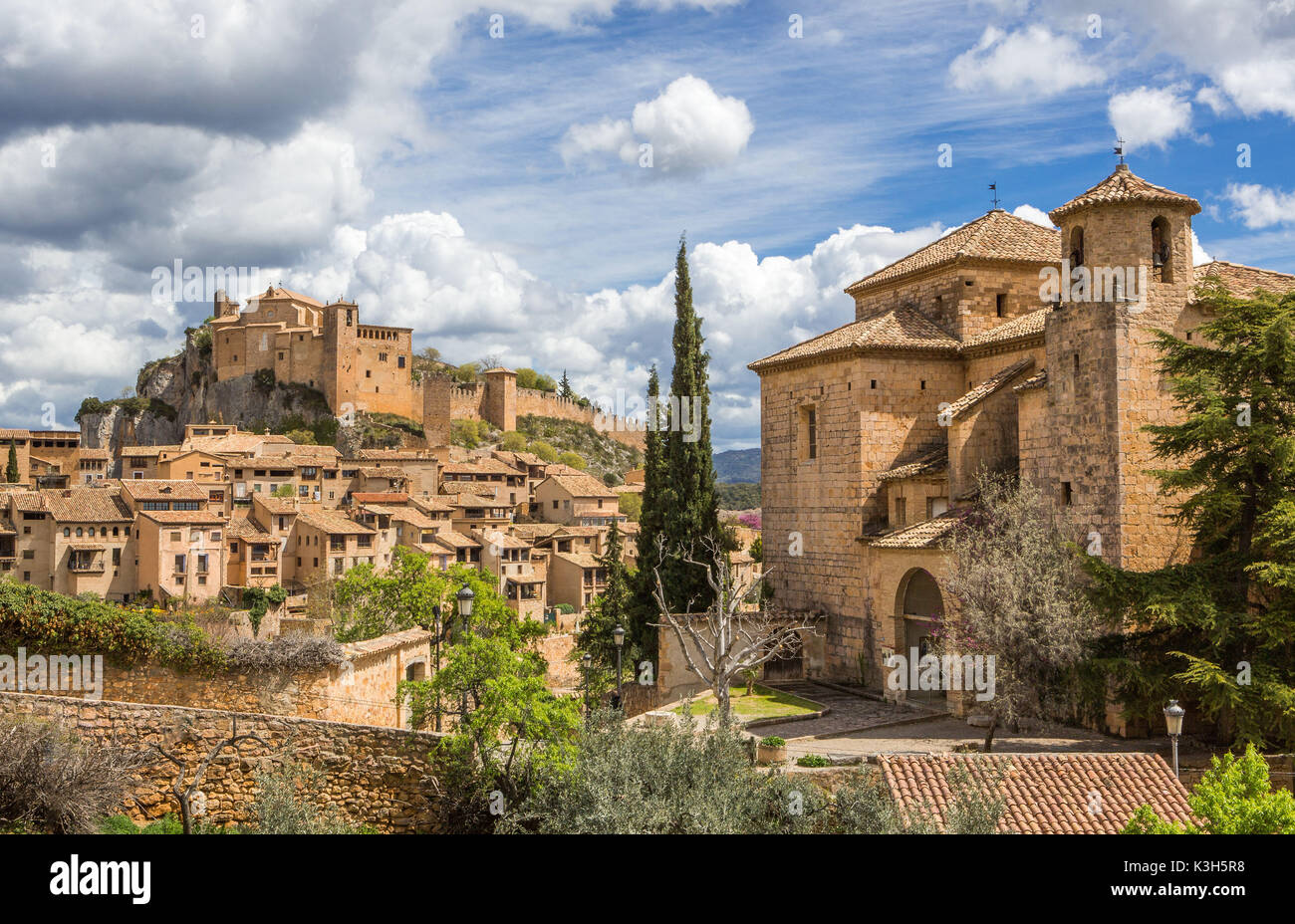 Spanien, Provinz Huesca, Alquezar Stadt, Kirche San Miguel und Santa Maria Colegiata Stockfoto