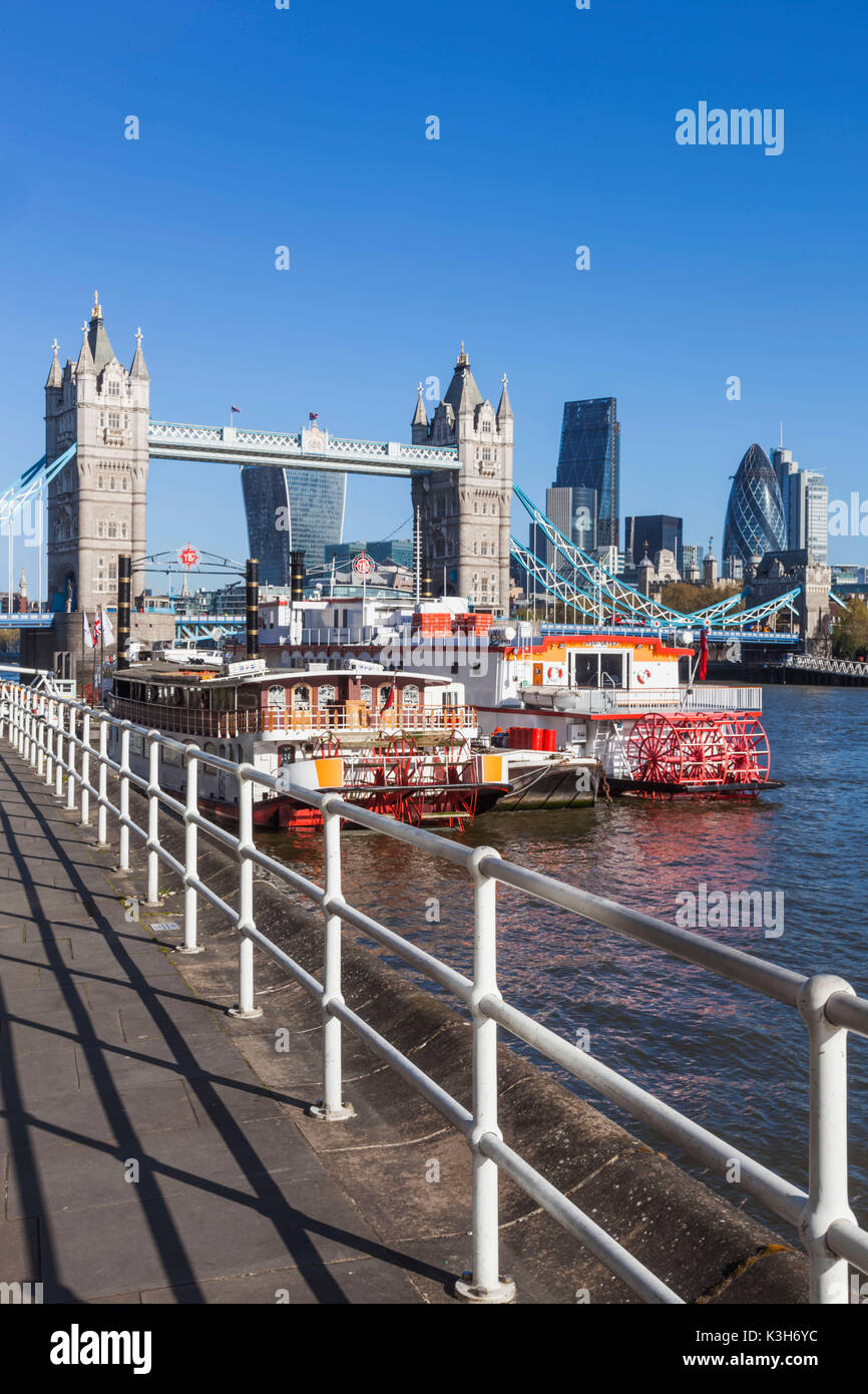 England, London, Themse und London Skyline Stockfoto