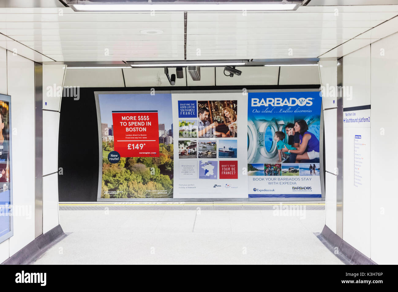 England, London, der U-Bahn, Plattform-Werbung Stockfoto