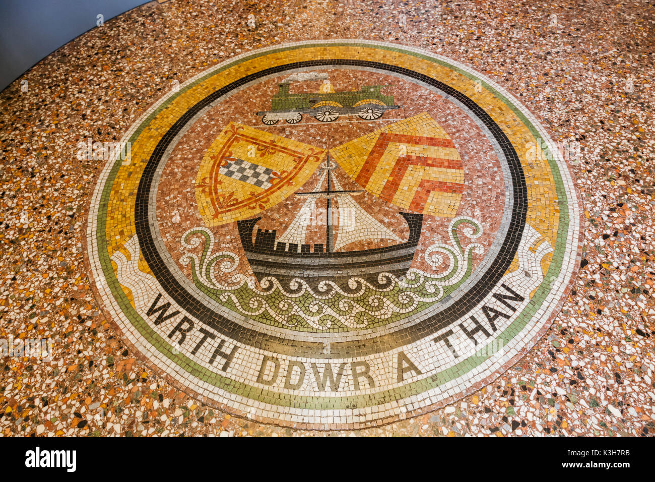 Wales, Cardiff, Cardiff Bay, pierhead Building, Eingangshalle Bodenbeläge Mosaik Stockfoto