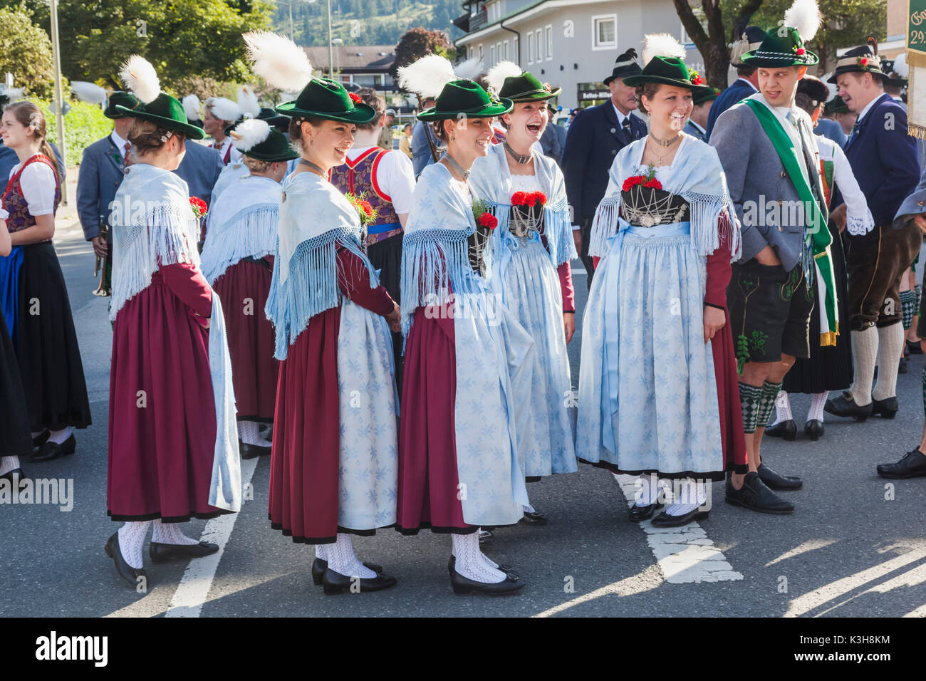Deutschland, Bayern, Garmisch-Partenkirchen, Bavarian Festival, Mädchen in Tracht Stockfoto