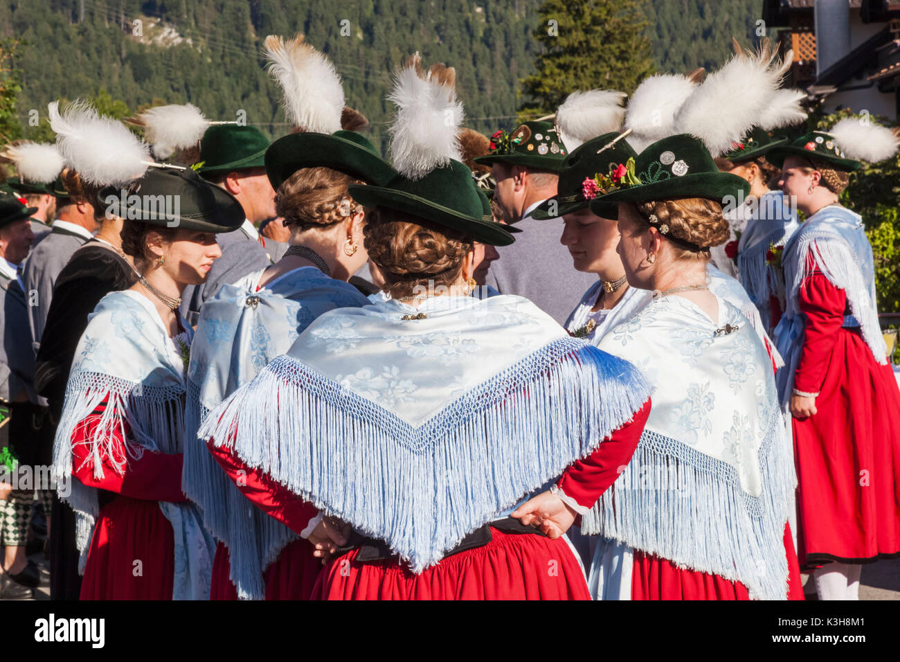 Deutschland, Bayern, Garmisch-Partenkirchen, Bavarian Festival, Mädchen in Tracht Stockfoto