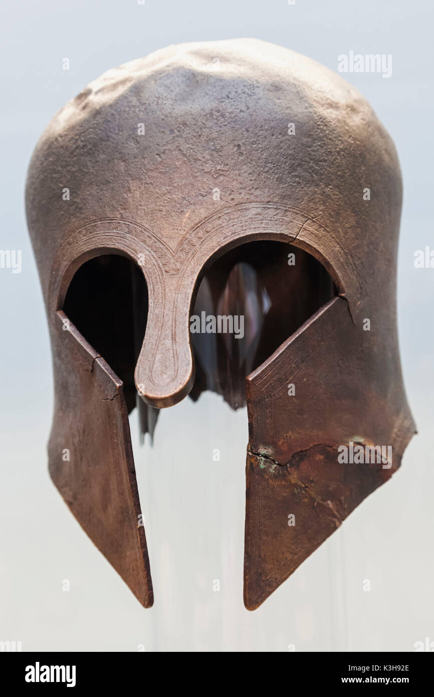 Deutschland, Bayern, München, Glyptothek und staatliche Sammlungen des Museums, ausstellen von Bronzehelm aus Korinth Stockfoto