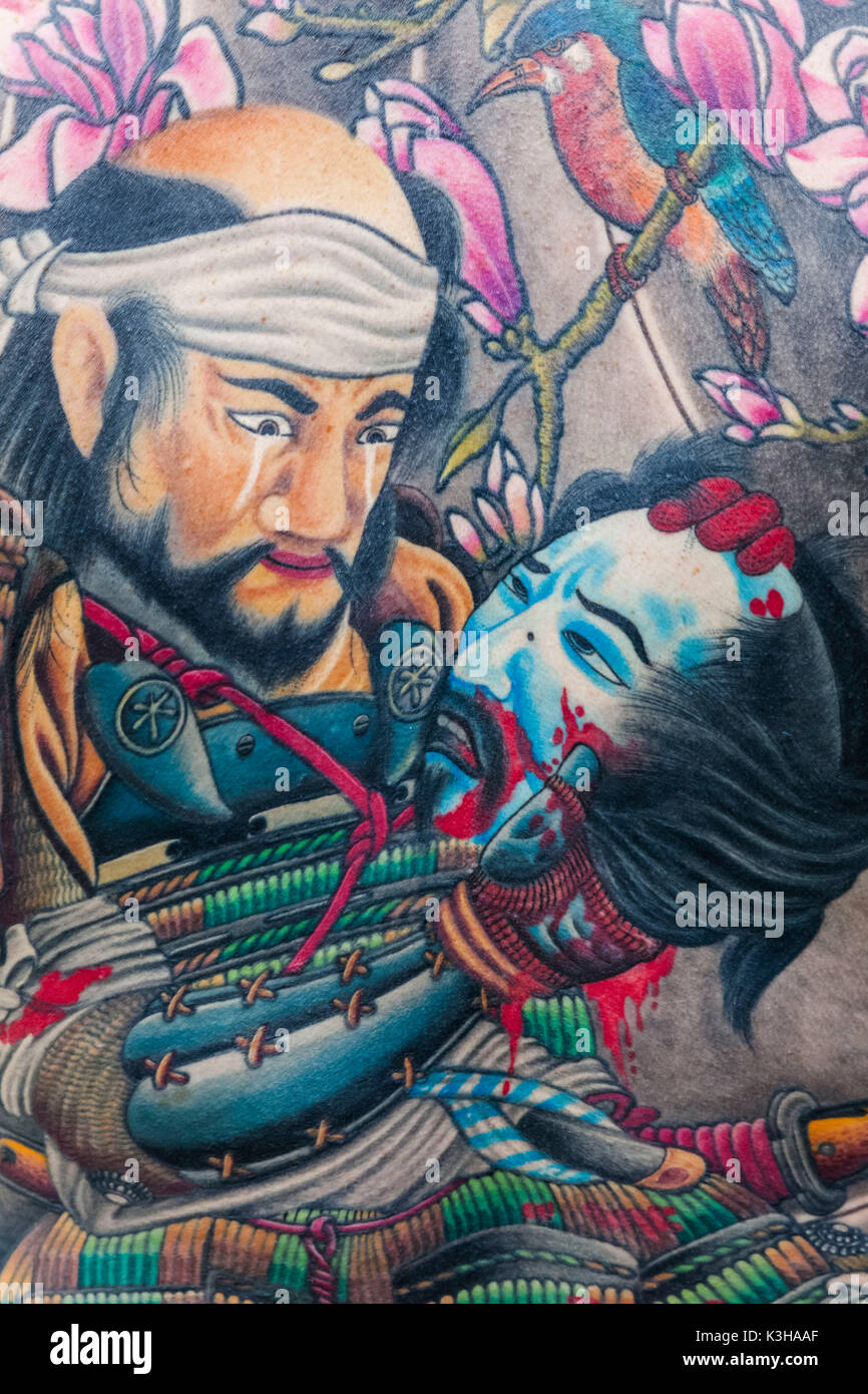England, London, London Tattoo Convention, Tattoo Detail, japanische Zeichen darstellen Stockfoto