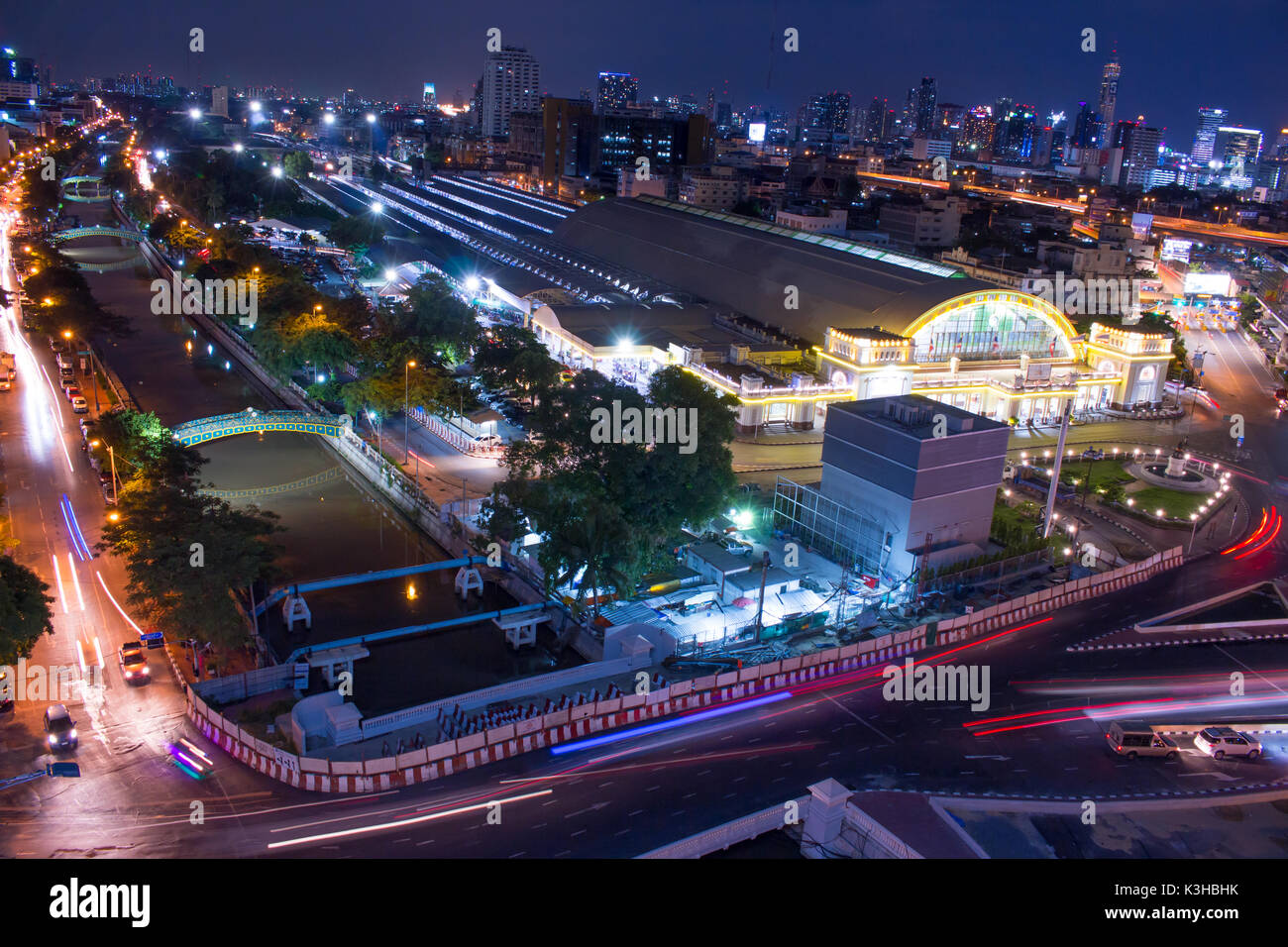 Bangkok, Thailand - 17 Aug 2017: Transport in der Nähe von Hua Lamphong Kreuzung nach der Arbeit Stunde Stockfoto