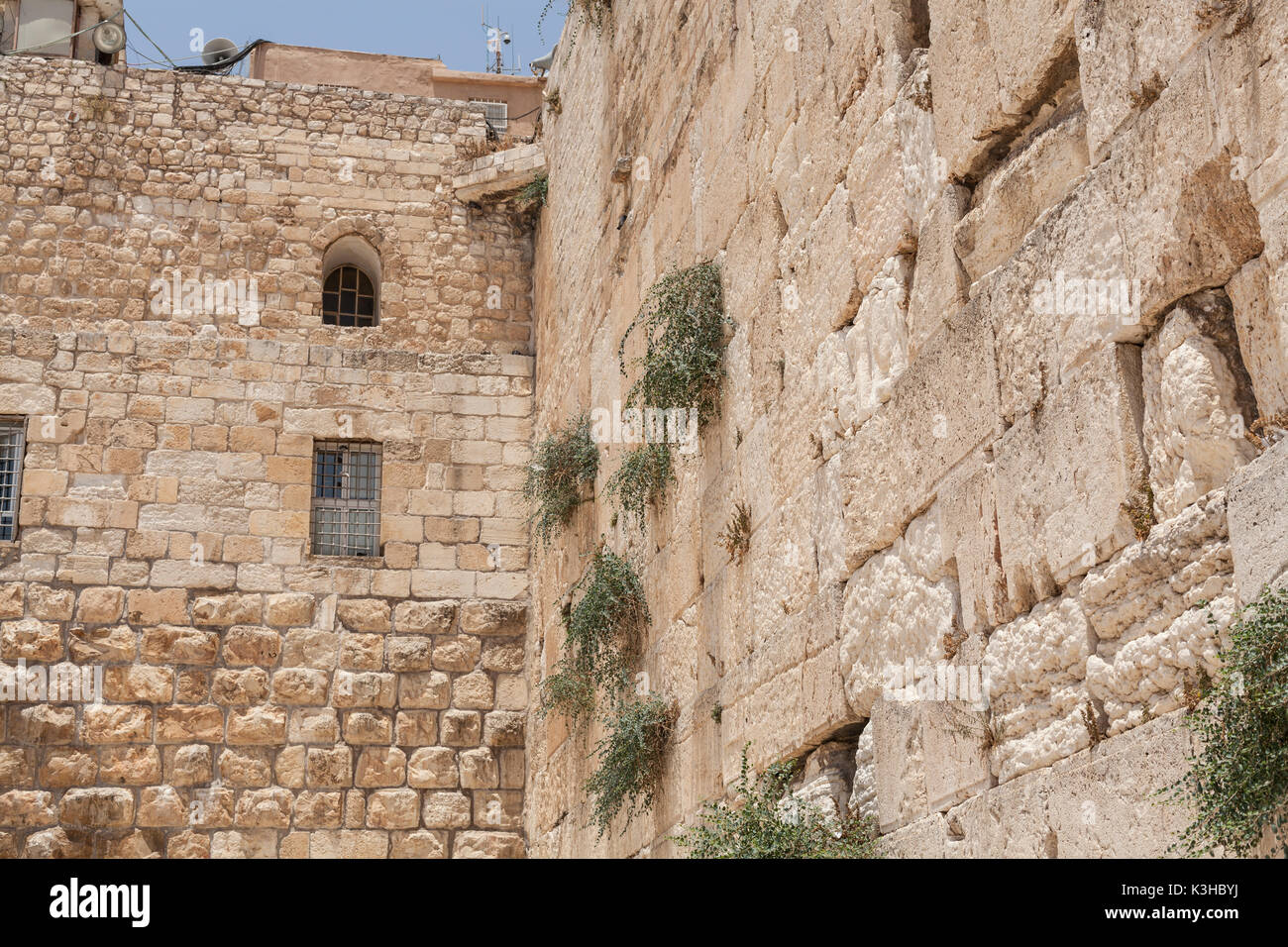 Die klagemauer "Kotel" mit blauem Himmel Stockfoto