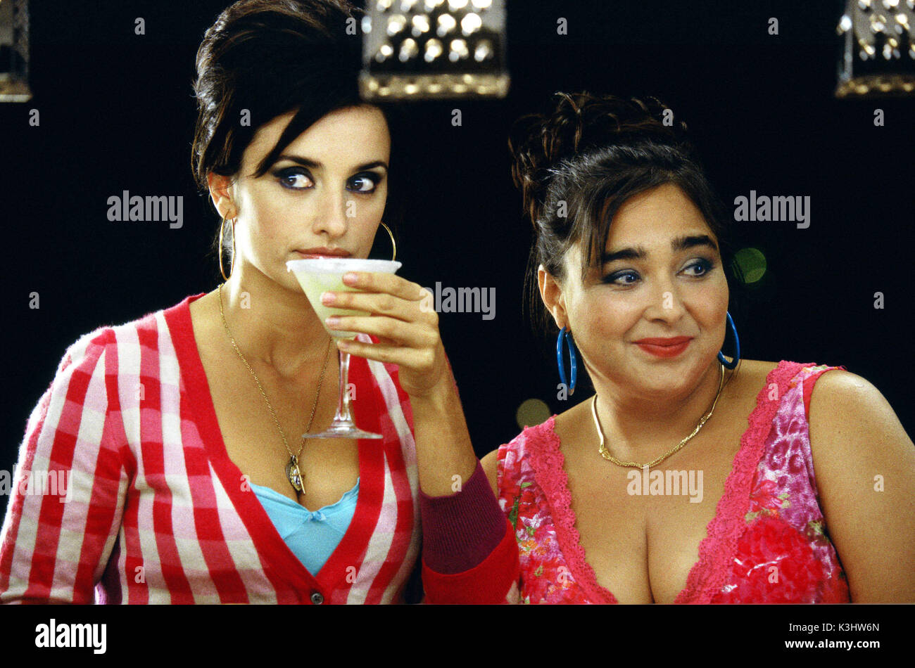 Raimunda und Ihr Nachbar Regina VOLVER PENELOPE CRUZ als Raimunda, MARIA ISABEL DIAZ als ihr Nachbar Regina Datum: 2006 Stockfoto