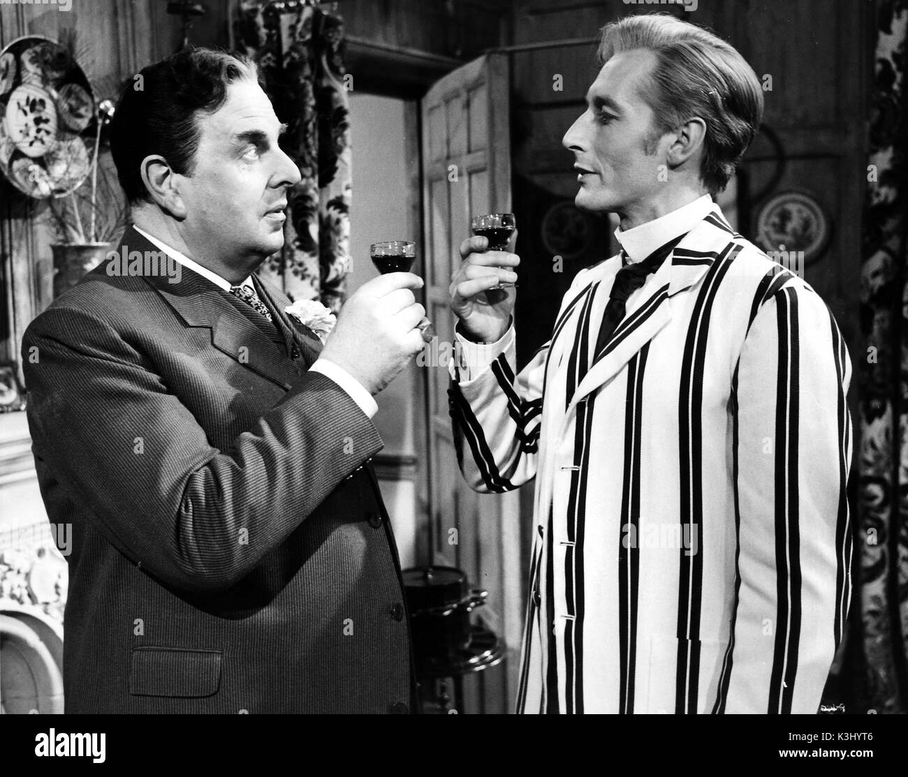 OSCAR WILDE [BR1960] von links - ROBERT MORLEY wie Oscar Wilde, JOHN NEVILLE als 'Bosie' - Lord Alfred Douglas OSCAR WILDE Stockfoto