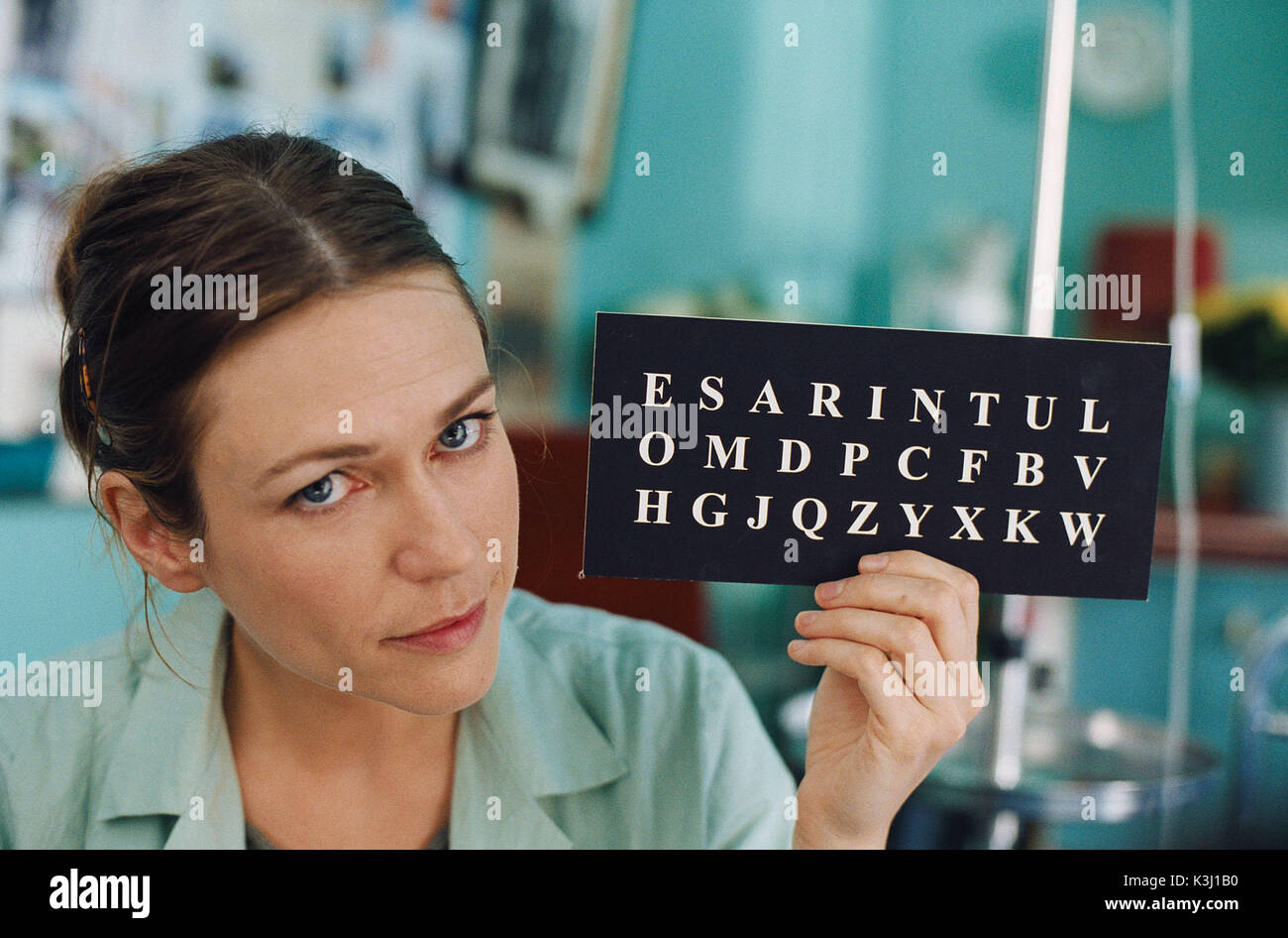 Marie-Josee Croze als Henriette ROI in The Diving Bell and the Butterfly, Regie Julian Schnabel, produziert von Kathleen Kennedy und Jon Kilik. LE SCAPHANDRE ET LE PAPILLON alias DIE TAUCHGLOCKE UND DER SCHMETTERLING MARIE-JOSEE CROZE Marie-JOSE&#x9803;Roze as Henriette ROI in the Diving Bell and the Butterfly, Regie Julian Schnabel, produziert von Kathleen Kennedy und Jon Kilik. Datum: 2007 Stockfoto