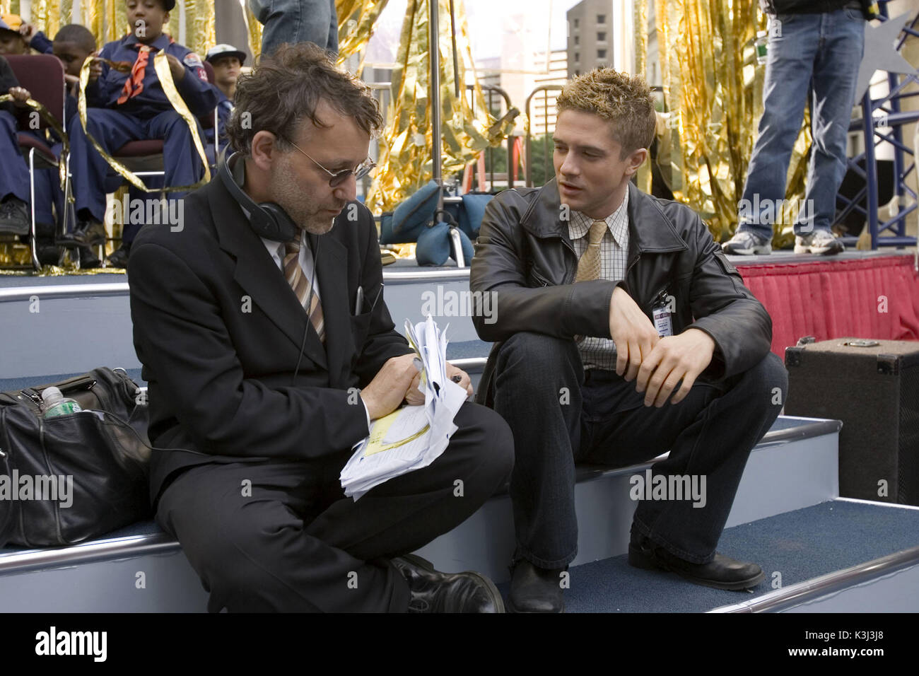 Regisseur Sam Raimi und Topher Grace am Set von . SPIDER-MAN 3 [US 2007] Regisseur SAM RAIMI, TOPHER GRACE als Edward 'Eddie' Brock / Venom Datum: 2007 Stockfoto