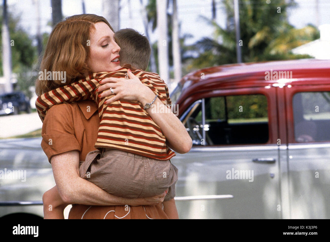 Die Stunden. Bild: Julianne Moore (links) in Stephen Daldry's THE HOURS. Foto: Francois Duhamel. Für weitere Informationen wenden Sie sich bitte an Ihre örtliche Buena Vista International Press Office. THE HOURS [US / BR 2002] JULIANNE MOORE Datum: 2002 Stockfoto