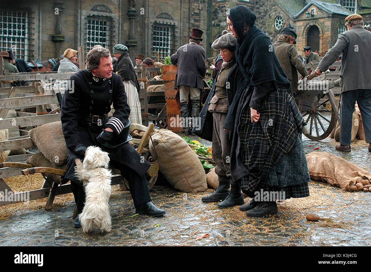 John Gray, Ada Adams (Kirsty Mitchell) und Ewan (Oliver Golding) mit Bobby GREYFRIARS BOBBY THOMAS LOCKYER Datum: 2005 Stockfoto