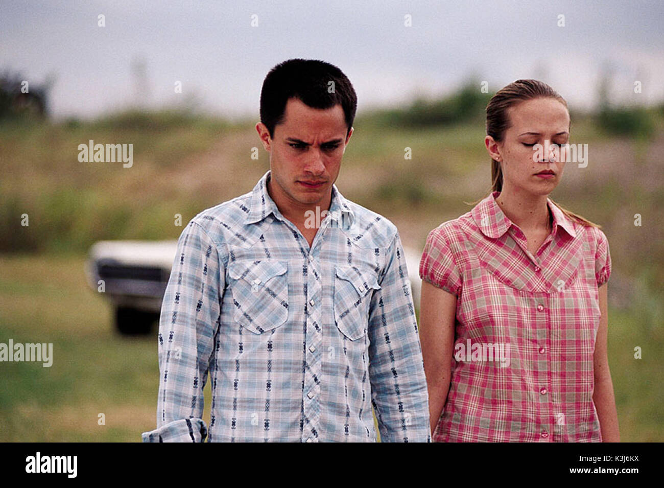 Der König Gael Garcia Bernal als 'Elvis' und Pell James als 'Malerie" in James Marsh's 'The King'. c Tartan Filme. Der König [BR/US 2005] Gael Garcia Bernal als 'Elvis Sandow' und PELL JAMES als 'Malerie Sandow" Datum: 2005 Stockfoto