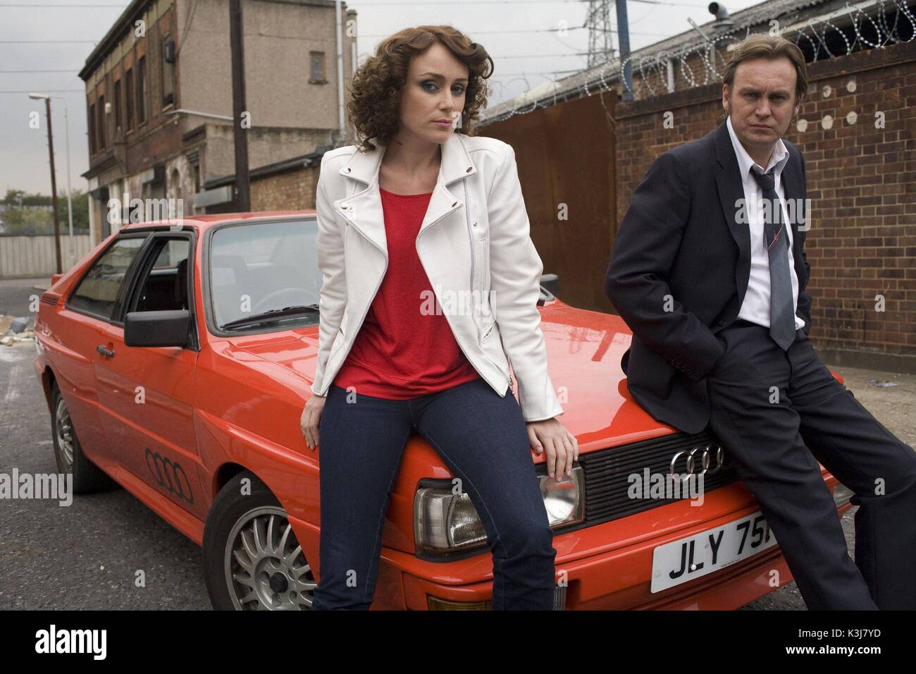 Asche zu Asche KEELEY HAWES als DI Alex Drake und Philip GLENISTER als DCI Gene Hunt Stockfoto