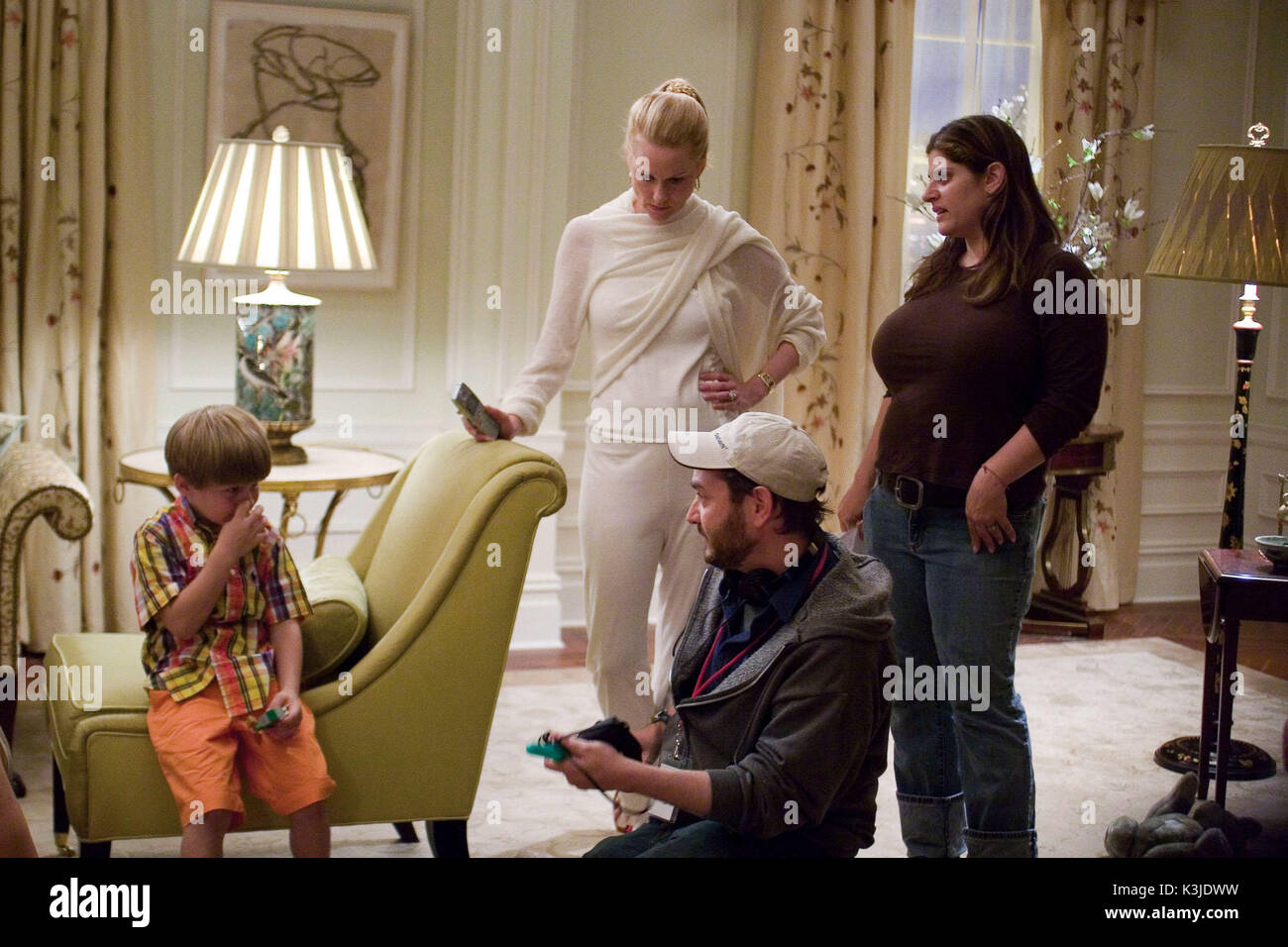 THE NANNY DIARIES NICHOLAS KUNST, Laura Linney, Co-direktor ROBERT PULCINI, Co-direktor SHARI SPRINGER BERMAN The Nanny Diaries [US2007] [L - R] NICHOLAS KUNST, Laura Linney, Co-direktor ROBERT PULCINI, Co-direktor SHARI SPRINGER BERMAN Stockfoto