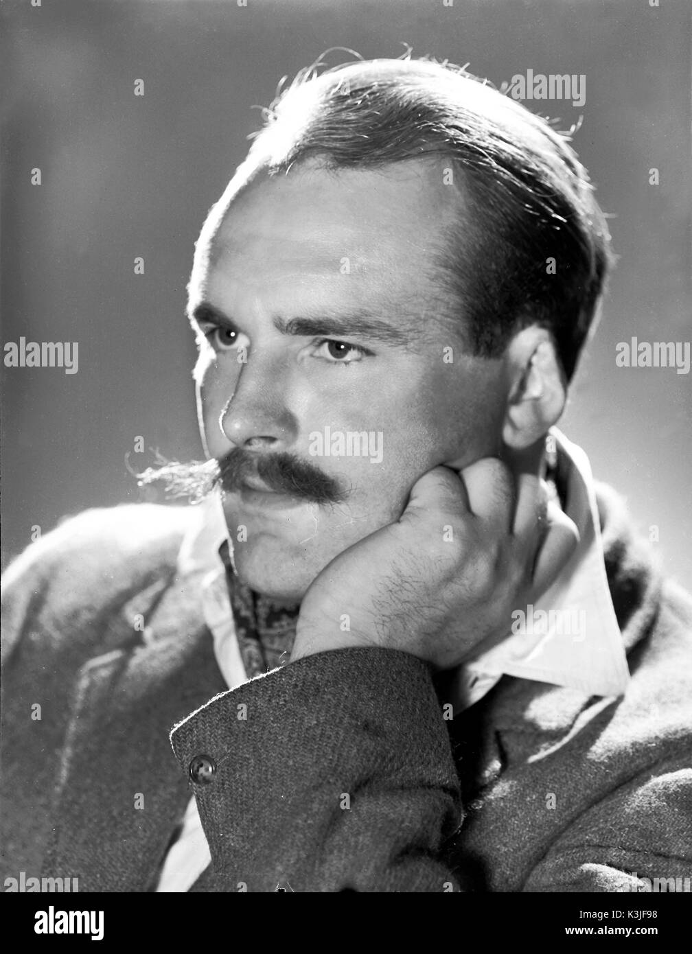 JIMMY Edwards, britischer Schauspieler bekannt für Radio und Filme, deren Anfang ein Zauber an der berühmten Londoner Theater Die Mühle JIMMY EDWARDS enthalten Stockfoto