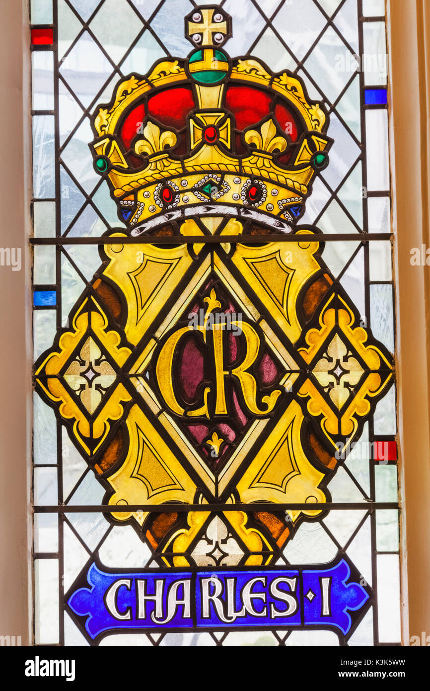 England, London, The City, Kirche St. Andrew Undershaft, Glasfenster, die Darstellung der historischen königlichen Mantel des Arm der King Charles 1 Stockfoto