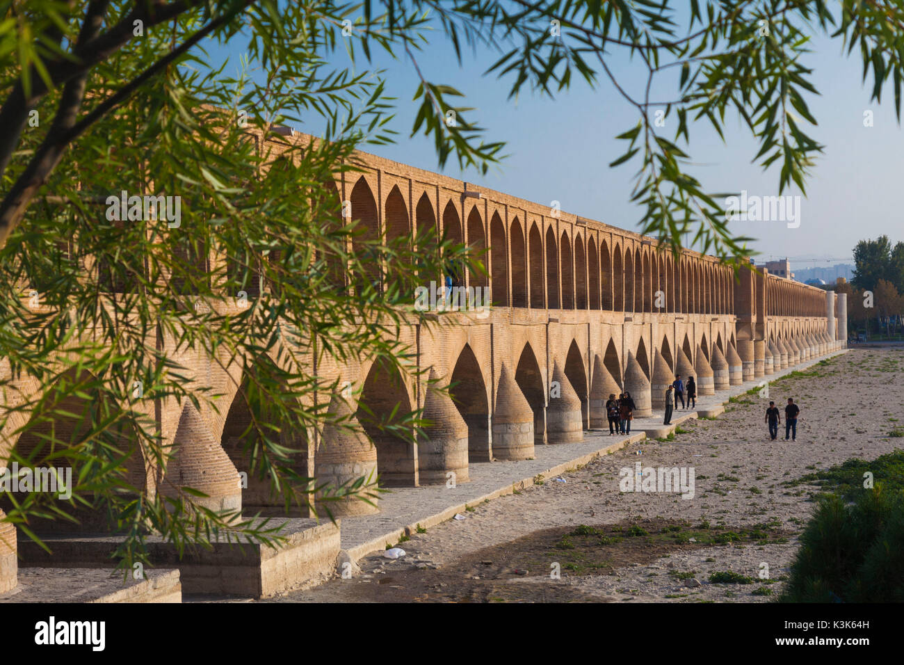 Iran, zentralen Iran, Esfahan, Si-o-Seh-Brücke, am späten Nachmittag Stockfoto