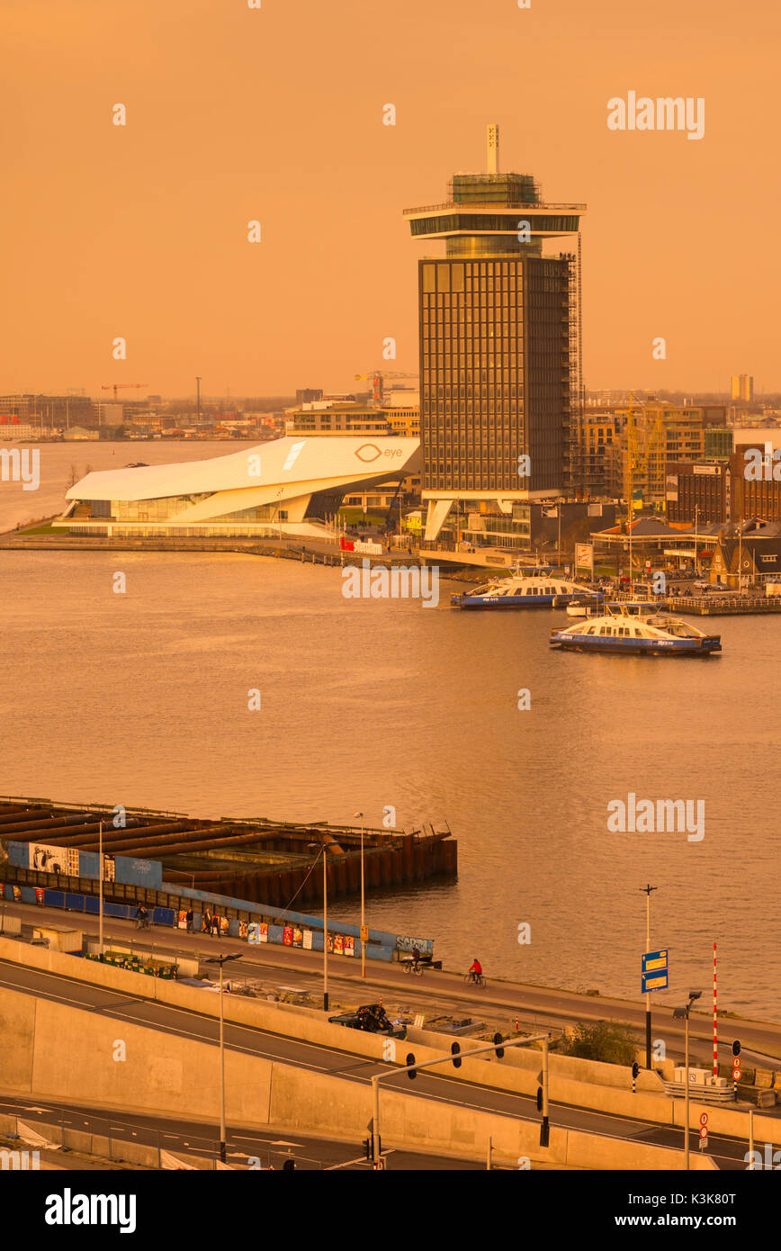 Niederlande, Amsterdam, Erhöhte Ansicht des Auges Film Institute und 20 4 Amsterdam Turm Stockfoto