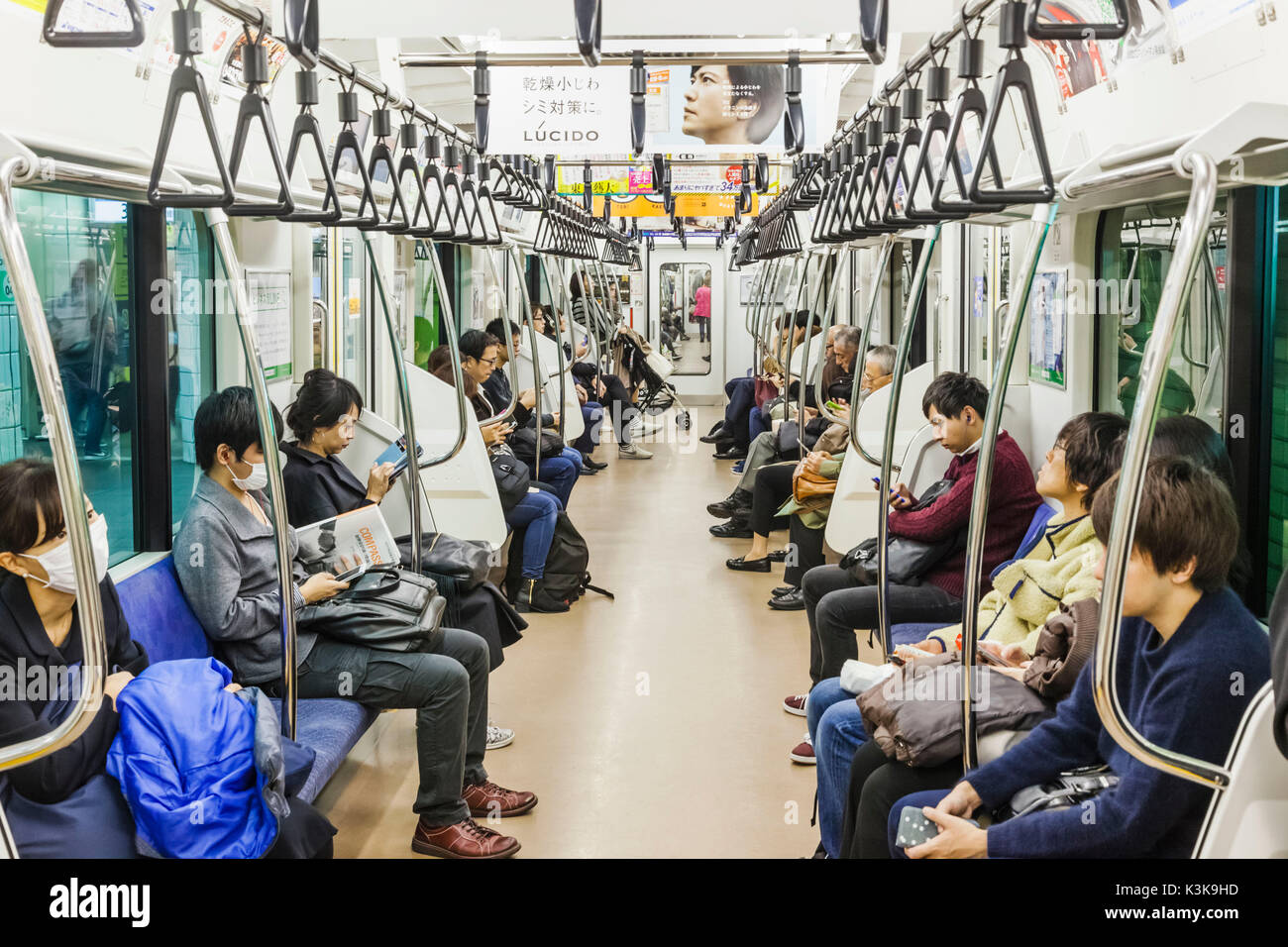 Japan, Hoshu, Tokio, Bahnreisende Stockfoto
