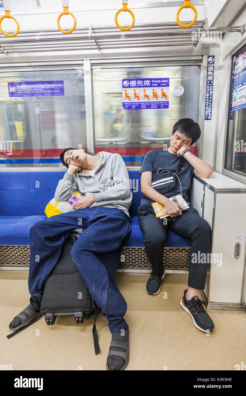 Japan, Hoshu, Tokio, Schlafen Bahnreisende Stockfoto