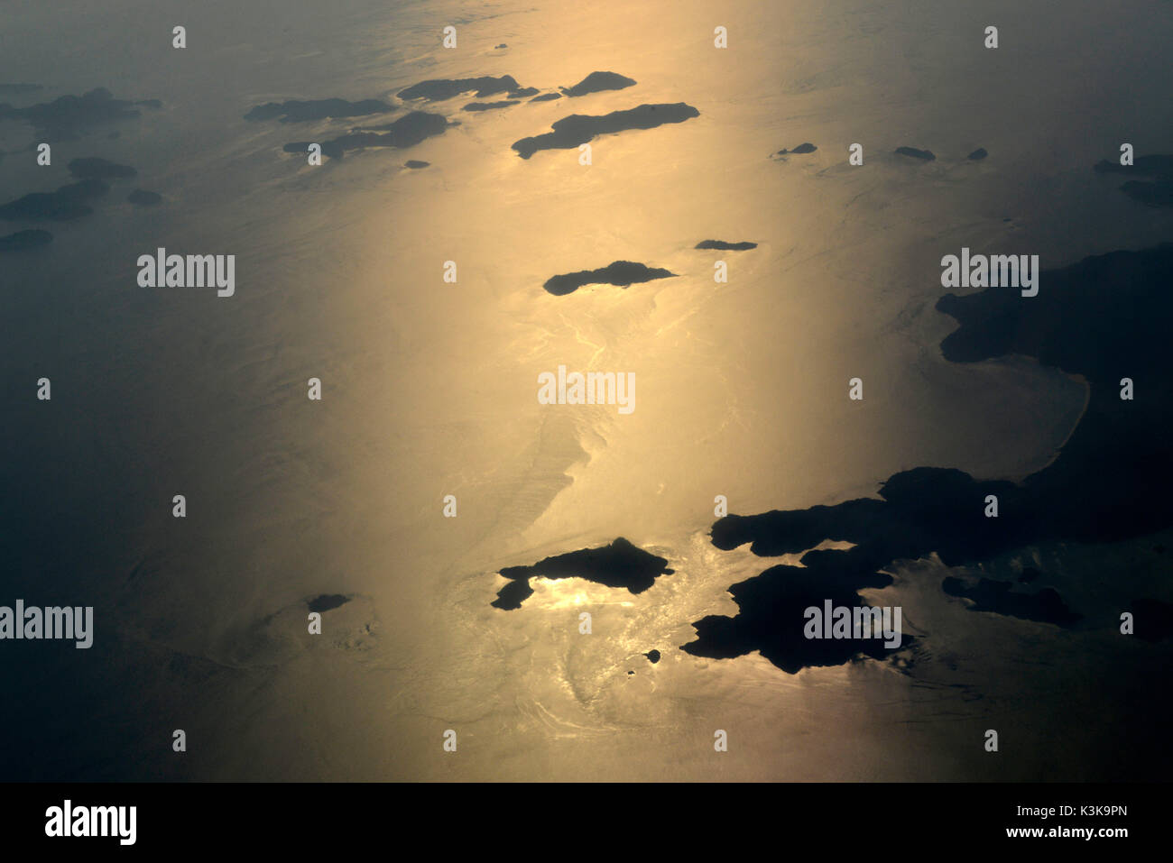 Die Landschaft airpictures der Inseln in der Andaman See in der Nähe der Küste, die durch die Stadt von Myeik im Süden in Myanmar in Südostasien. Stockfoto