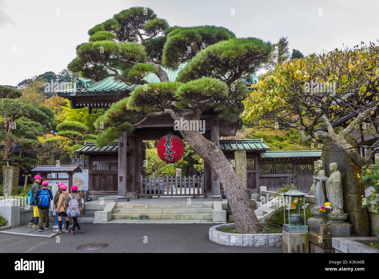 Japan, Kamakura Stadt, Kannon Hase-dera Tempel, Eingang Stockfoto