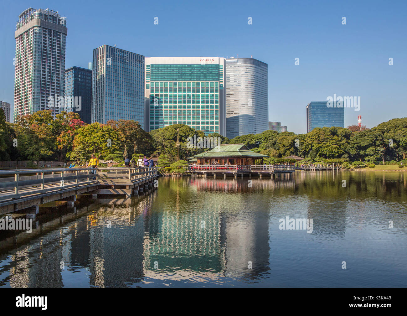 Japan, Tokyo City, Hama Rykiu Garten, Shimbashi Skyline Stockfoto