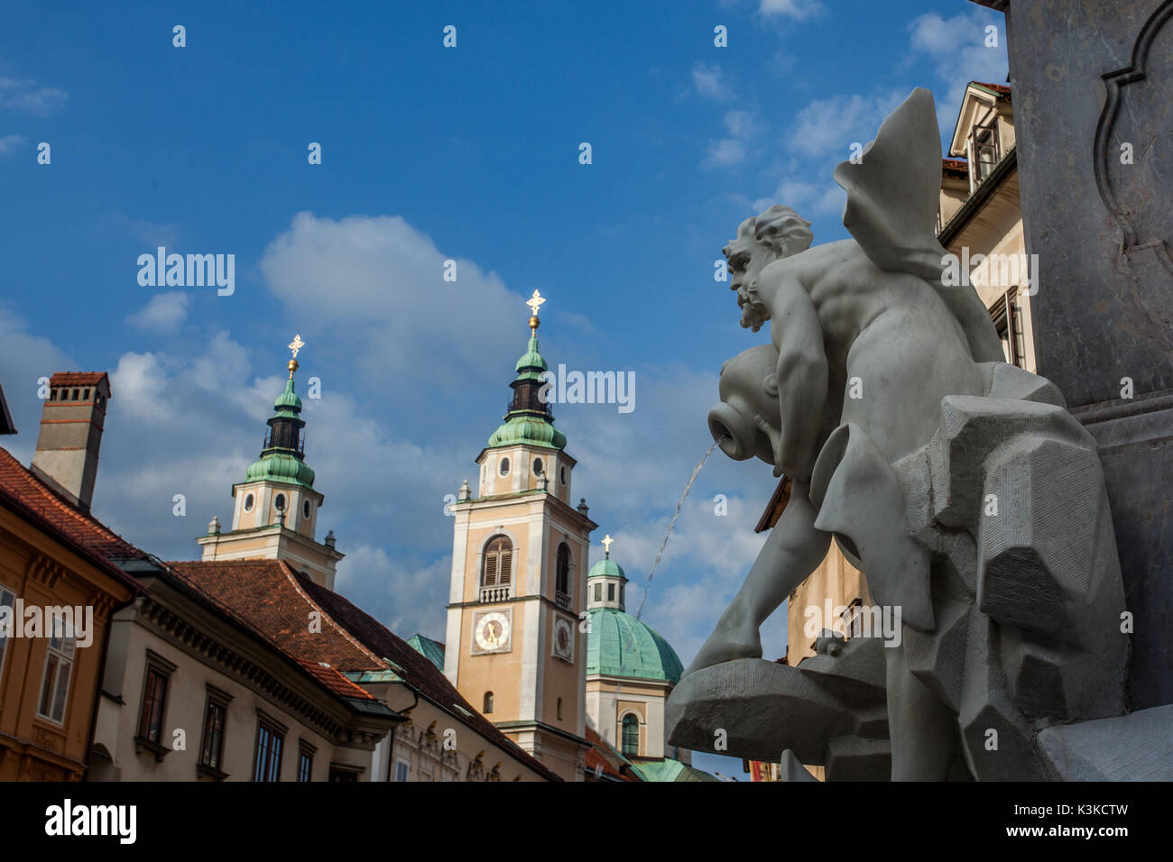 Der Brunnen der drei Flüsse auf dem Stadtplatz in Ljubljana Stockfoto