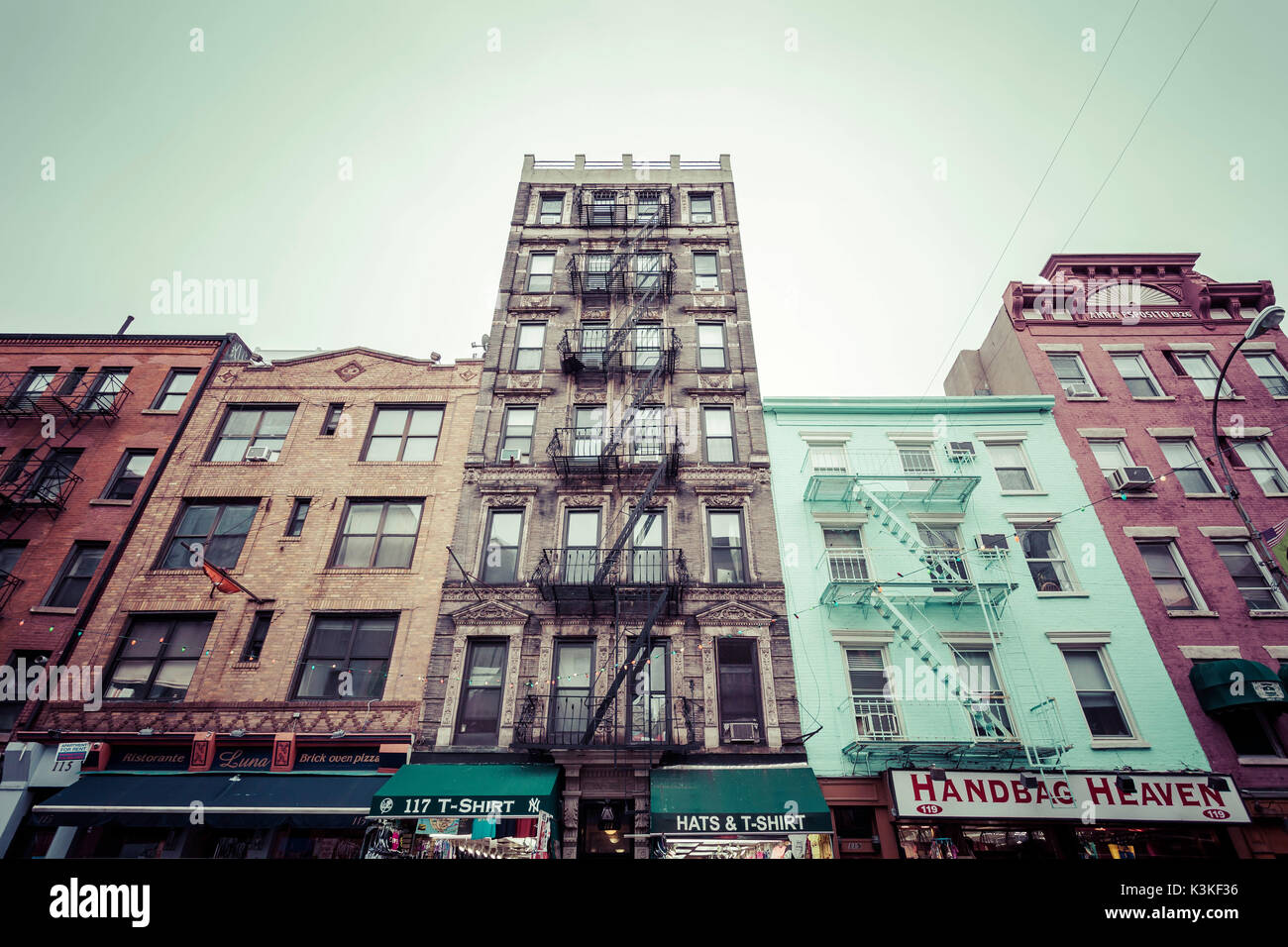 Häuser mit Feuer Treppen, typische Architektur in Little Italy, Manhatten, New York, USA Stockfoto