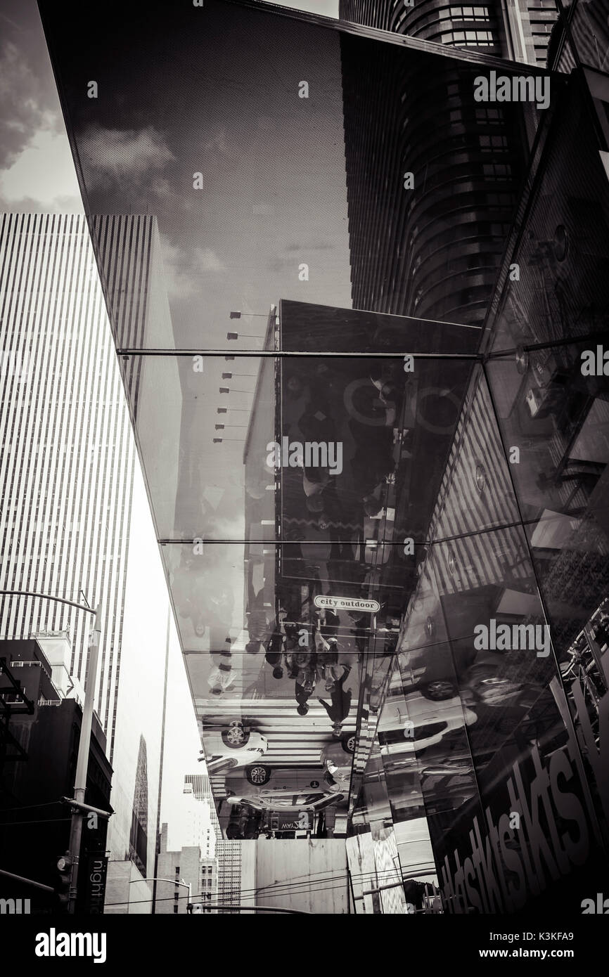 Verschiedene Perspektive, Reflexionen, Time Square, Architektur, Wolkenkratzer, Streetview, Manhatten, New York, USA Stockfoto