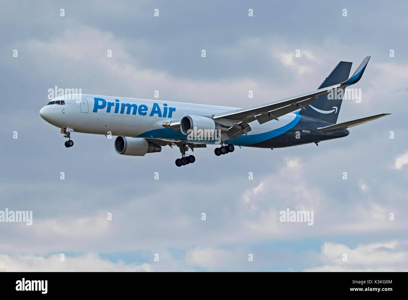 Flugzeug Amazon Prime Air Cargo Boeing 767 Jet Landung am Ontario  International Airport Stockfotografie - Alamy