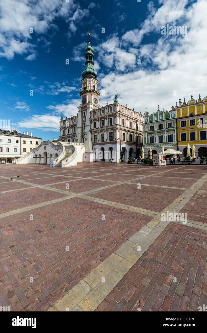 Europa, Polen, Woiwodschaft Lublin, Zamosc, Marktplatz und Rathaus Stockfoto