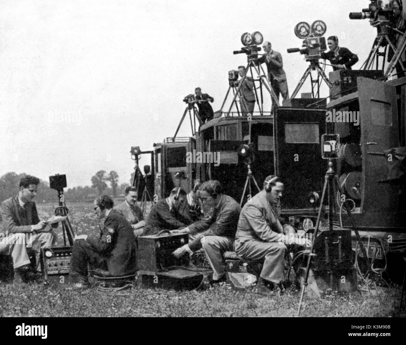 GAUMONT - BRITISCHE Nachrichten Kamera und Ton Besatzungen bereit, den sound Wochenschauen, die nach der Bearbeitung und beschreibenden Kommentar im Kino gezeigt wird, aufzeichnen. Datum: Stockfoto