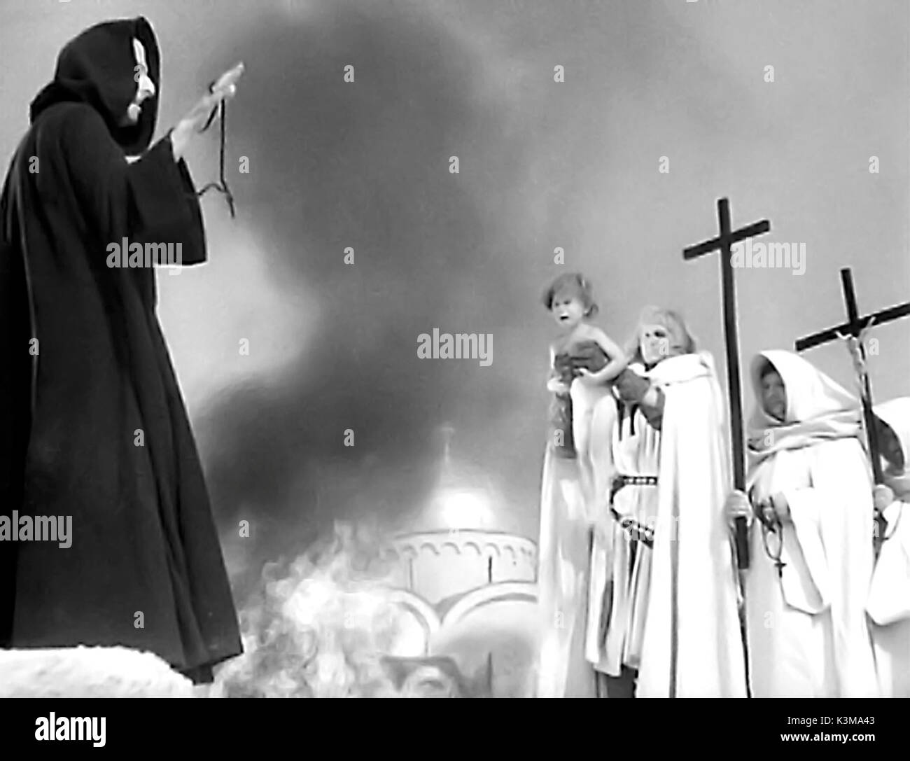 Noch von Sergej Eisensteins Film "Alexander Newski". Der Priester des Deutschen Ordens werfen ein Baby auf dem Feuer Datum: 1938 Stockfoto