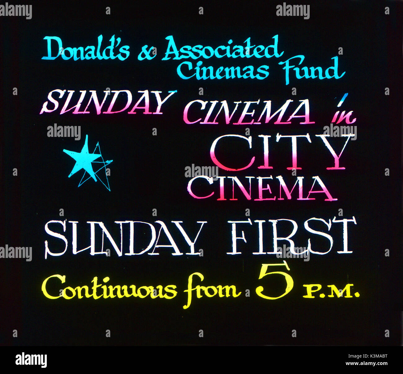 Ankündigung der Folie auf dem Bildschirm in der Kinos von James W Donald (Aberdeen Cinemas Ltd), um anzugeben, welche c projiziert Stockfoto