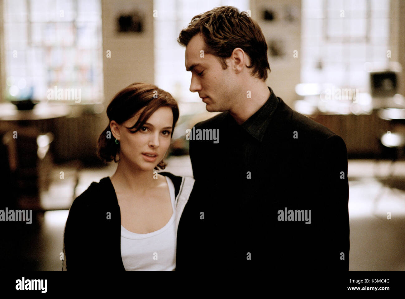 Näher [US/BR 2004] NATALIE PORTMAN, JUDE LAW Datum: 2004 Stockfoto