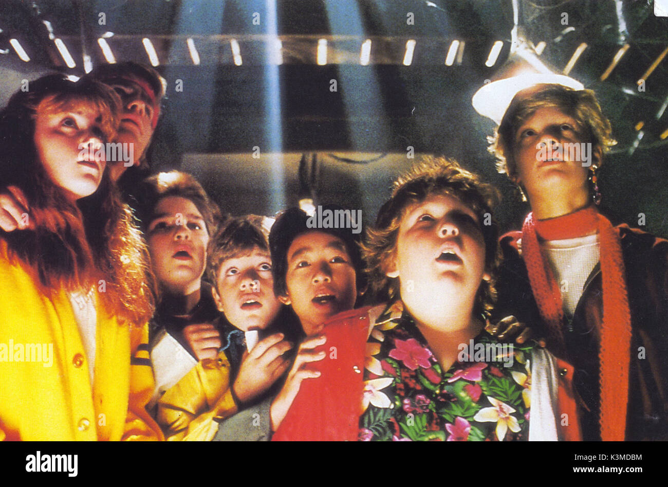 Die GOONIES [USA 1985] [L - R] KERRI GREEN, Josh Brolin, Sean Astin, Corey Feldman, JONATHAN KE QUAN, JEFF COHEN, Martha Plimpton Datum: 1985 Stockfoto