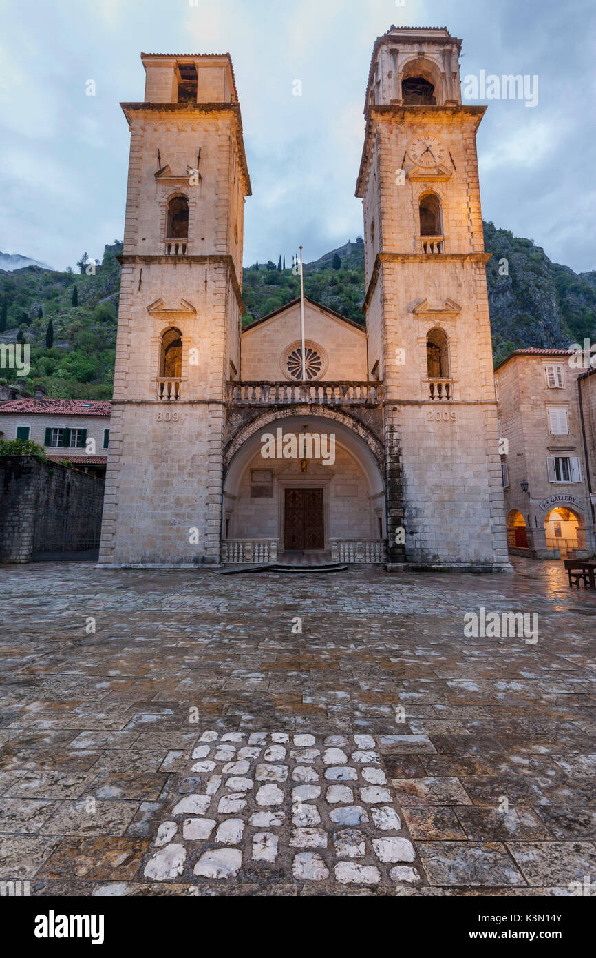 Kathedrale von St. Tryphon, Blick auf die Außenfassade, die Altstadt von Kotor, Montenegro Stockfoto