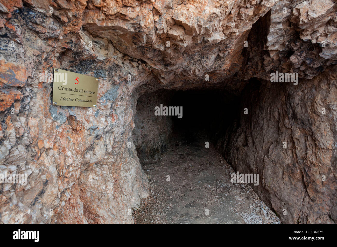 Höhle "Comando di settore" monumentalen Gegend von Punta Serauta, Marmolada, Dolomiten Stockfoto
