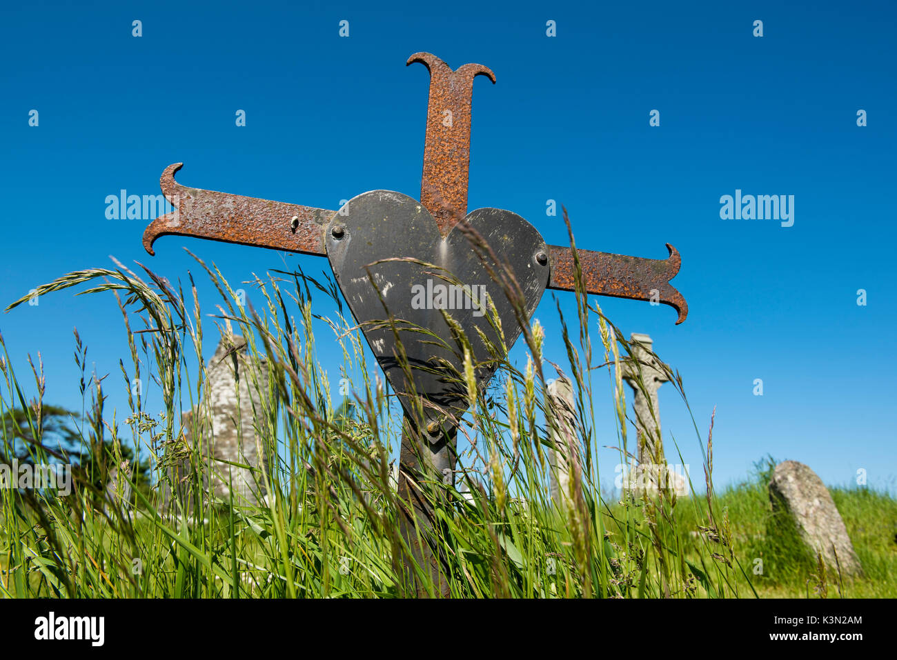 Old Kilcullen (Cill Chuilinn), County Kildare, Provinz Leinster, Irland, Europa. Alte Kreuz auf dem Friedhof. Stockfoto