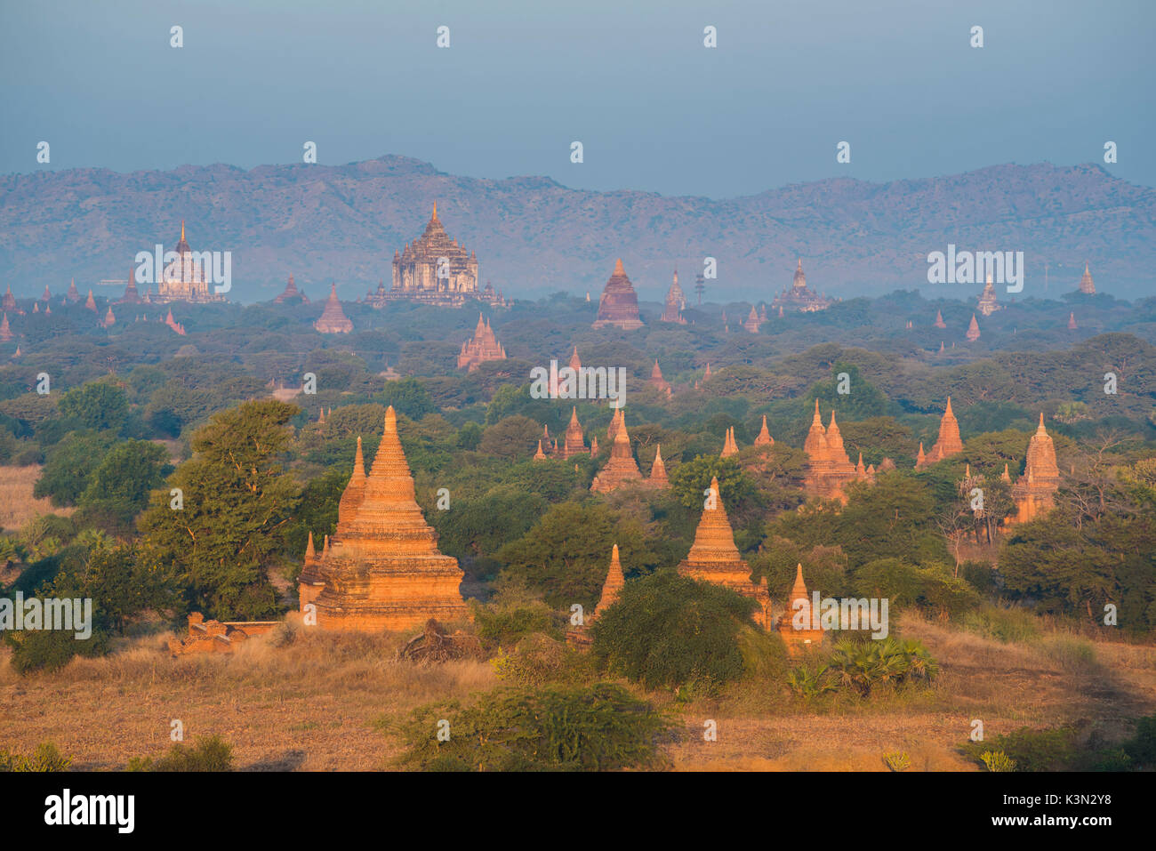 Bagan, Mandalay, Myanmar (Birma). Pagoden und Tempel in den frühen Morgen. Stockfoto