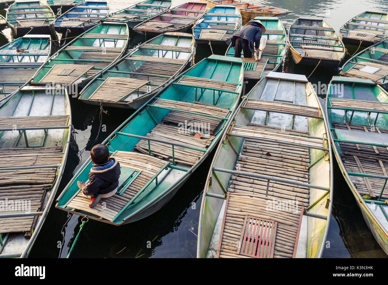 Ninh Binh, Nord-Vietnam. Tam Coc Ausflug auf Ngo Dong Fluss. Stockfoto