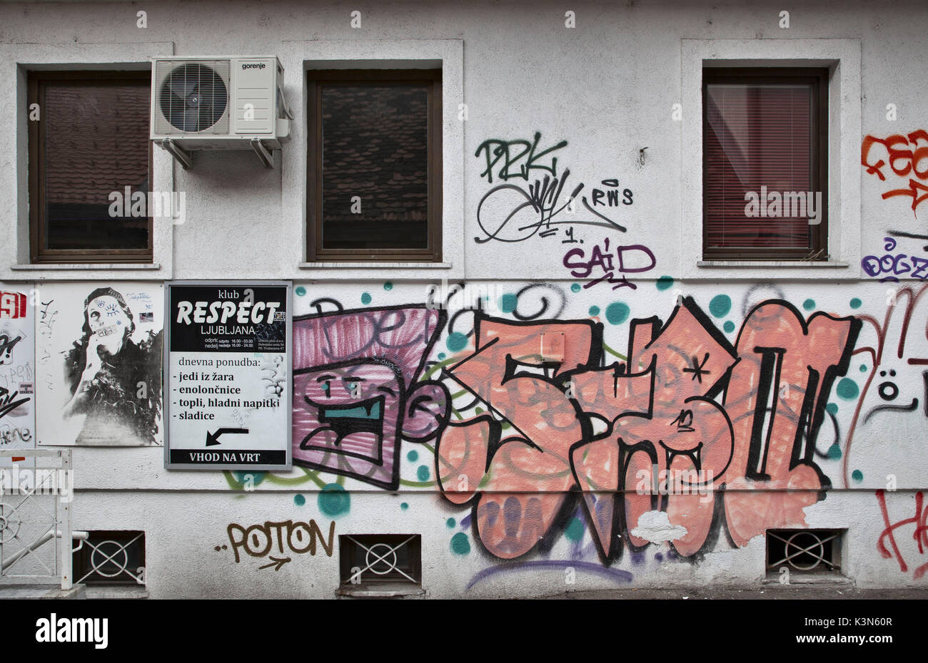 Europa, Slowenien, Ljubljana. Graffiti an einer Wand in Trubarjeva Straße Stockfoto